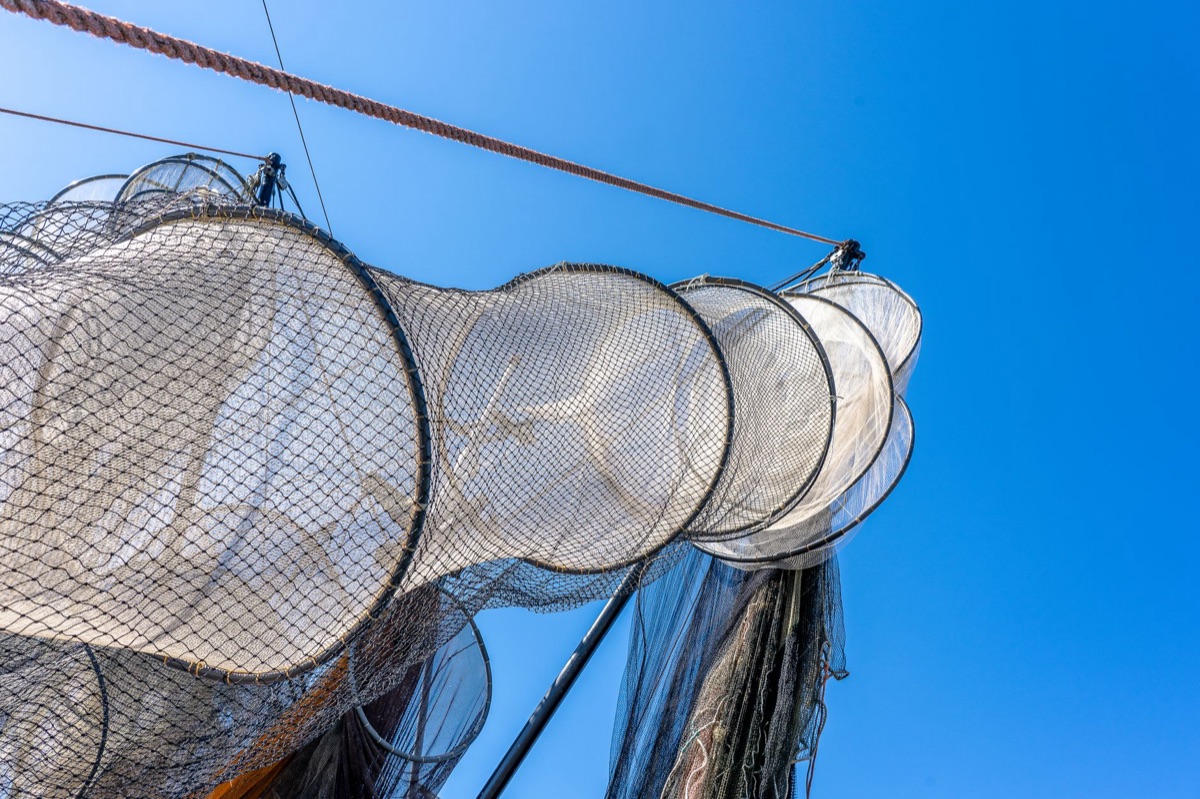 barco de pesca com redes